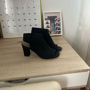 Elegant Black Women's Heeled Shoes